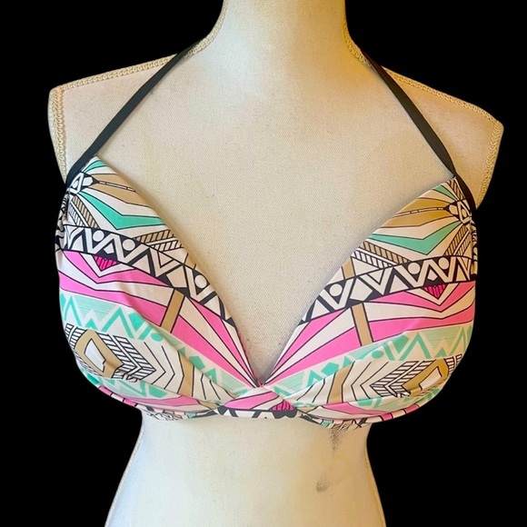 Giani Bini swimsuit top NWOT 34DDD. Never worn NWOT. - Picture 1 of 8